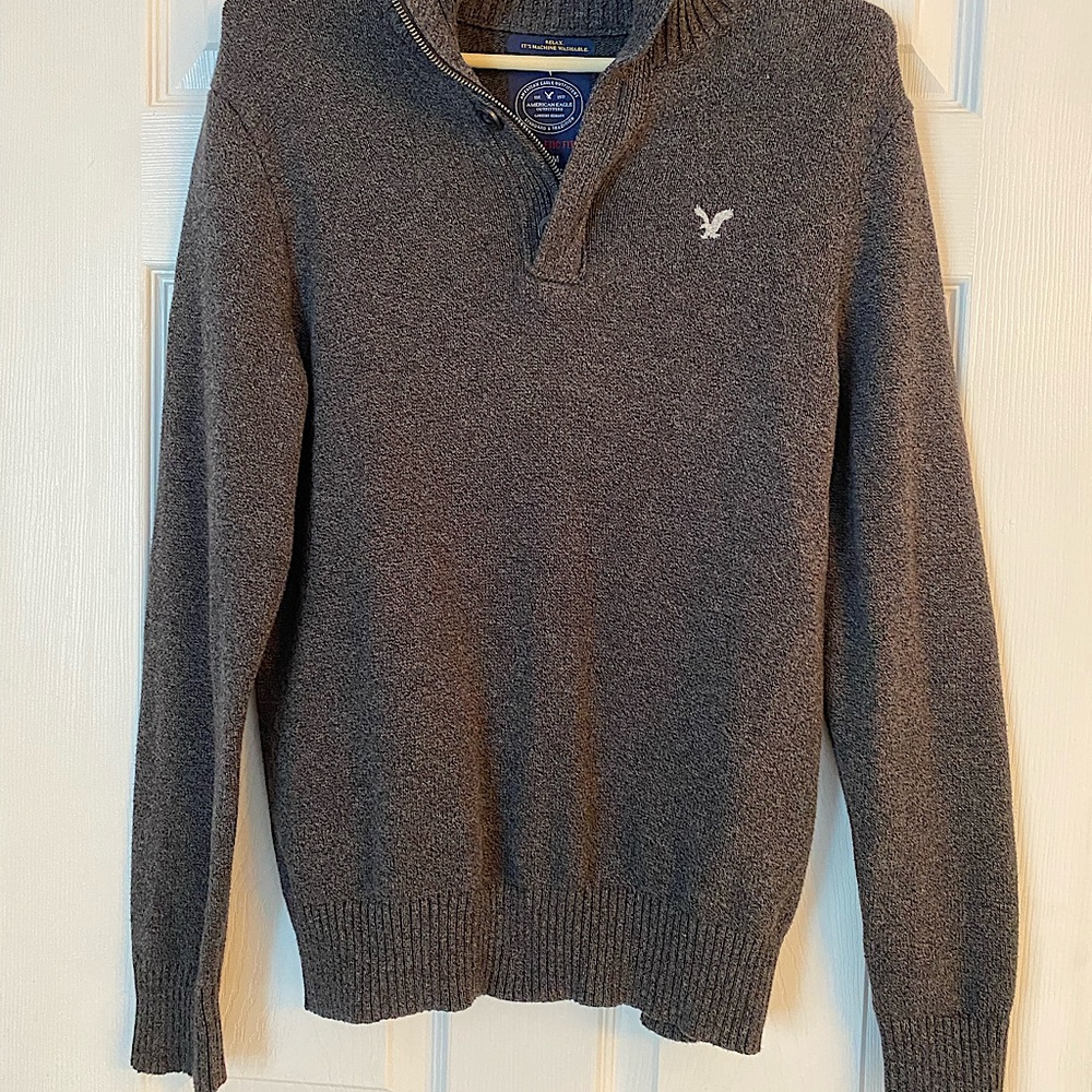 AMERICAN EAGLE OUTFITTERS GREY SZ MED MEN HIGH NECK SWEATER. Pit to pit 19”.